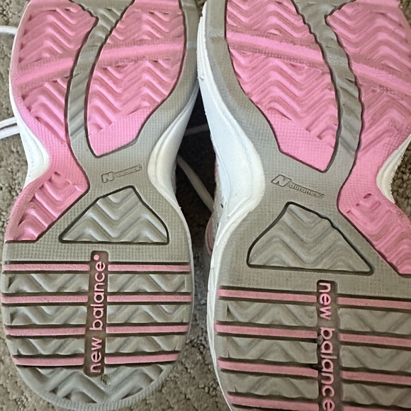 New Balance Girls Tennis Shoes.White&Pink- size 13 1/2 kids- non-marking sole. - Picture 8 of 8